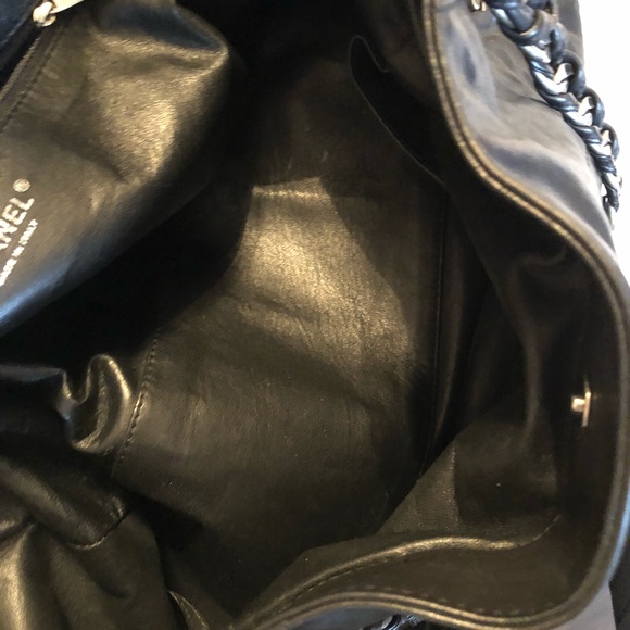 Chanel Midern Chain Tote - Picture 3 of 7